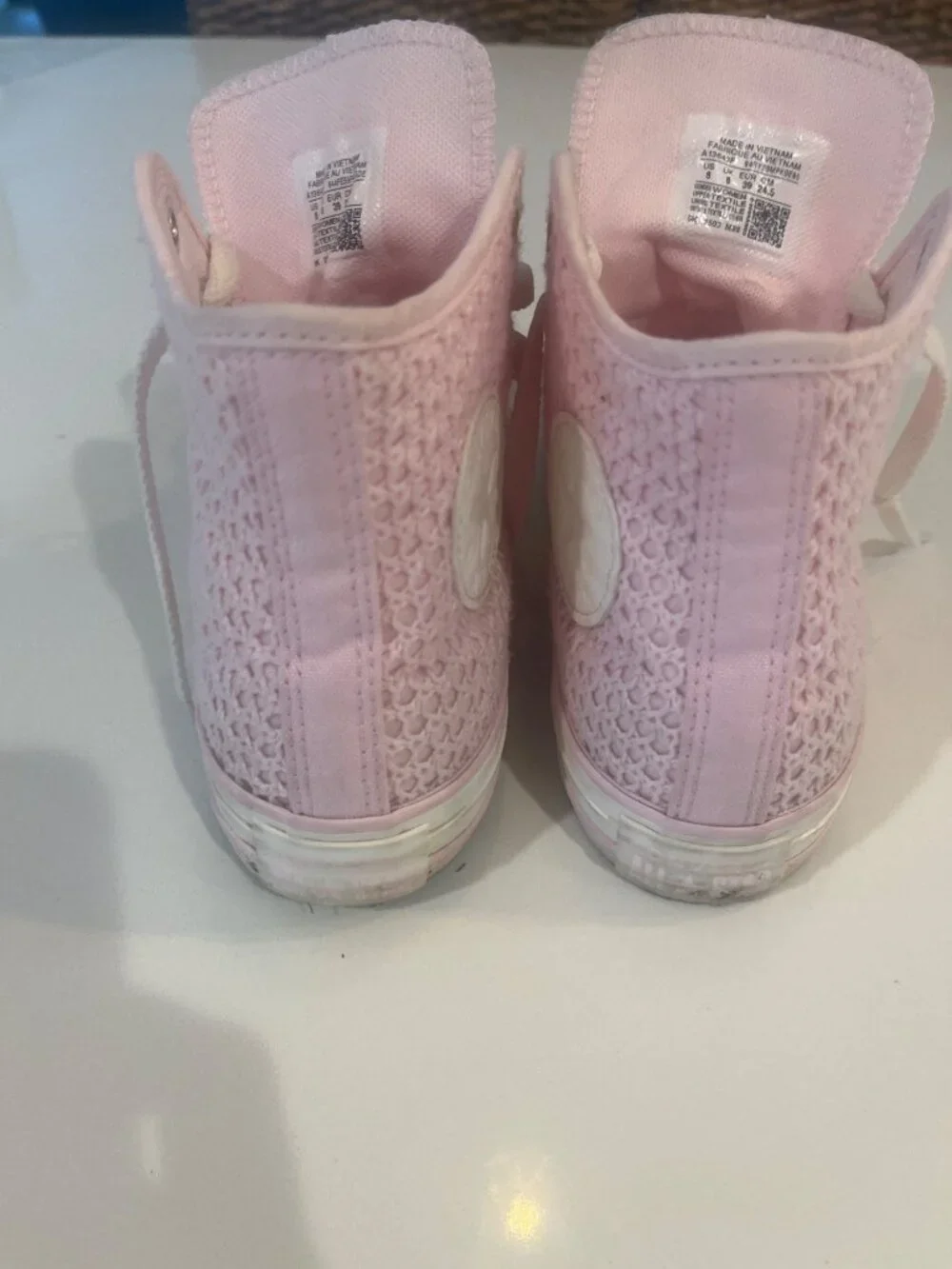Converse Womens Pink Lace High-Top Sneakers Size 8 US/6 UK Gold Eyelets Textured